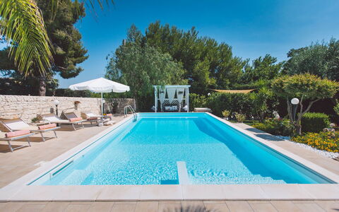 Villa Ferradina 4+2: Blau, Schwimmbad, Resort, Verbundwerkstoff, Eco Hotel, Gartenmöbel, Freizeit, Hotel, Estate, Schatten