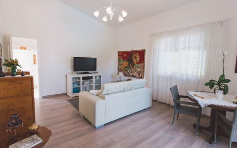 Villa Ferradina 4+2: Möbel, Interior Design, Flooring, Fussboden, Holz, Zimmer, Couch, Decke, Wohnzimmer, Beleuchtung