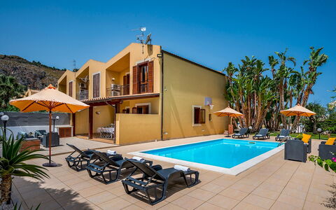 Villa delle Sirene 6: Resort, Eco Hotel, Freizeit, Schwimmbad, Schatten, Gartenmöbel, Hotel, Urlaub