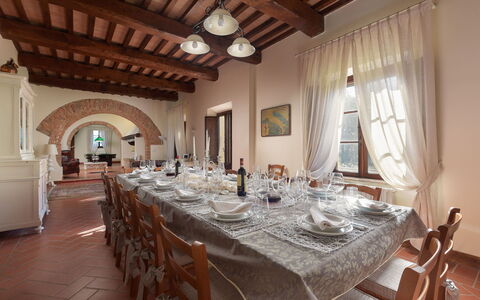 Villa Ginestraio 14: Möbel, Tabelle, Interior Design, Stuhl, Esszimmer, Küche & Esszimmer Tisch, Zimmer, Restaurant, Decke, Linens