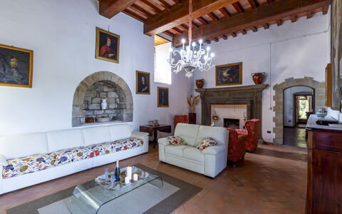 Torre di Paciano 10+2: Möbel, Interior Design, Wand, Flooring, Fussboden, Decke, Tabelle, Zimmer, Beleuchtung, Wohnzimmer