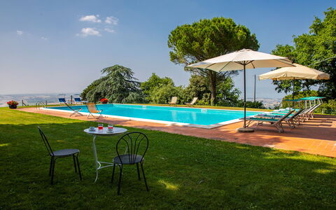 Torre di Paciano 10+2: Blau, Schwimmbad, Estate, Hazienda, Eco Hotel, Garten, Villa, Resort, Landscaping, Bauernhaus