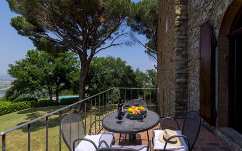 Torre di Paciano 10+2: Gartenmöbel, Landscaping, Hinterhof, Zaun, Balkon, Eco Hotel, Tisch Im Freien