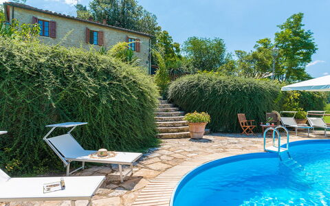 La Casa Dell'Artista 6: Blau, Schwimmbad, Gartenmöbel, Möbel, Resort, Regenschirm, Schatten, Eco Hotel, Sonnenliege, Stuhl