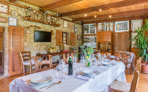 La Casa Dell'Artista 6: Möbel, Holz, Tabelle, Küche & Esszimmer Tisch, Stuhl, Esszimmer, Tür, Decke, Restaurant, Zimmer
