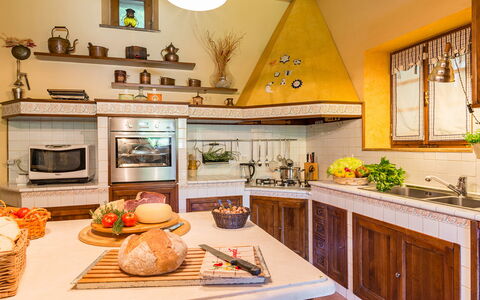 La Casa Dell'Artista 6: Interior Design, Möbel, Küche, Holz, Countertop, Decke, Flooring, Cabinetry, Zimmer, Beleuchtung