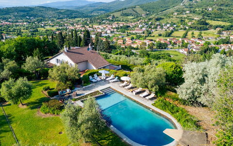 Villa Ninfeo 10+4: Schwimmbad, Hügel, Resort, Eco Hotel, Gebirge, Bergstation, Estate, Ferienort, Landscaping, Hazienda