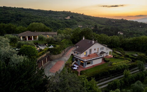 Villa Ninfeo 10+4: Landschaft, Haus, Wohngebiet, Ländliches Gebiet, Dach, Hütte, Estate, Vorort, Dorf, Bauernhaus
