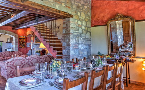 Casal del Salice 10: Möbel, Wand, Tabelle, Stuhl, Interior Design, Zuhause, Flooring, Küche & Esszimmer Tisch, Decke, Esszimmer