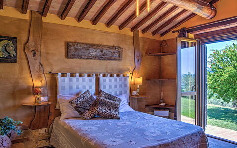 Casal del Salice 10: Holz, Möbel, Zuhause, Schlafzimmer, Interior Design, Bett, Bettdecke, Linens, Bedding, Holzbeize