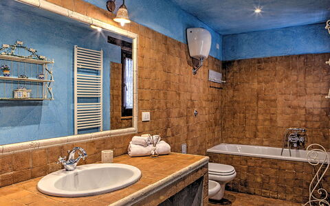Casal del Salice 10: Möbel, Interior Design, Flooring, Armatur, Fussboden, Wand, Bad Sink, Badezimmer, Sinken, Holz