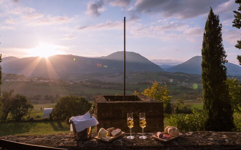 Borgo Colle Ridente 13: Bergforms, Hügel, Berg, Hochland, Landschaft, Bergstation, Gebirge, Morgen, Senke, Sonnenlicht