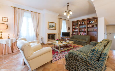 Borgo Colle Ridente 13: Interior Design, Möbel, Flooring, Fussboden, Decke, Zimmer, Couch, Wohnzimmer, Beleuchtung, Zuhause