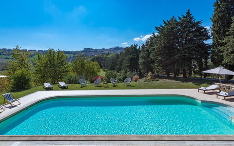 Borgo Colle Ridente 13: Schwimmbad, Blau, Wasser, Resort, Thermae, Gartenmöbel, Eco Hotel, Schatten, Water Feature, Landscaping