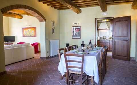 La Torre dei Fagiani 8+2: Möbel, Wand, Interior Design, Flooring, Tabelle, Decke, Fussboden, Stuhl, Zimmer, Esszimmer