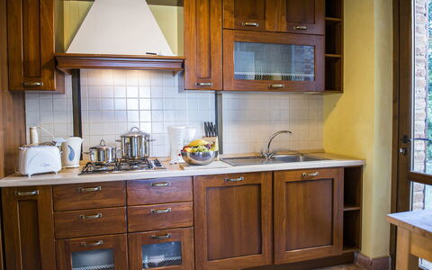 La Torre dei Fagiani 8+2: Küche, Cabinetry, Küchengerät, Major Appliance, Holz, Countertop, Interior Design, Schrank, Möbel, Flooring