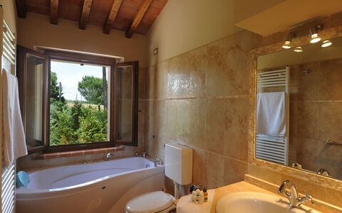 La Torre dei Fagiani 8+2: Wand, Flooring, Interior Design, Armatur, Fussboden, Beleuchtung, Möbel, Zuhause, Badezimmer, Zapfhahn