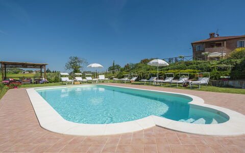 Poggio Vistabella 10: Schwimmbad, Resort, Gartenmöbel, Garten, Estate, Eco Hotel, Rasen, Landscaping, Villa, Hazienda