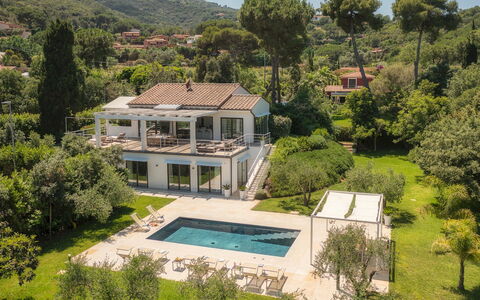 Villa Giomoa 8: Wohngebiet, Haus, Zuhause, Estate, Hütte, Schwimmbad, Villa, Bauernhaus, Resort, Villa