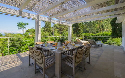 Villa Giomoa 8: Möbel, Holz, Stuhl, Gartenmöbel, Tabelle, Tisch Im Freien, Veranda, Küche & Esszimmer Tisch, Schatten, Outdoor Struktur