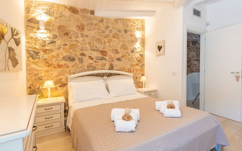 Tenuta Scialandre 10: Möbel, Interior Design, Schlafzimmer, Fussboden, Decke, Wohnung, Zimmer, Bettrahmen, Bett, Bedding