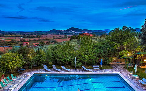 Villa Michelangelo 14: Blau, Wasser, Schwimmbad, Resort, Eco Hotel, Reflexion, Ferienort, Gartenmöbel, Thermae, Hotel