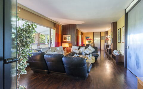 Villa Michelangelo 14: Flooring, Interior Design, Möbel, Couch, Fussboden, Decke, Wohnung, Zuhause, Wohnzimmer