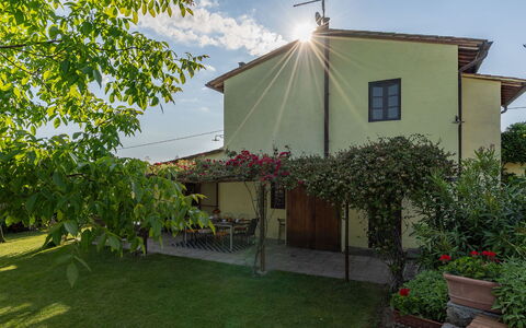 Buca delle Fate 8: Haus, Strauch, Wohngebiet, Zuhause, Hütte, Garten, Garten, Estate, Hinterhof
