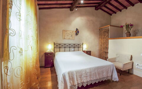 Buca delle Fate 8: Möbel, Interior Design, Bett, Wand, Schlafzimmer, Flooring, Holz, Fussboden, Bettdecke, Bedding