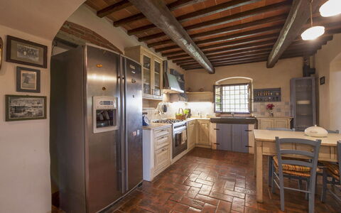 Buca delle Fate 8: Möbel, Interior Design, Flooring, Wand, Küche, Holz, Cabinetry, Fussboden, Decke, Küchengerät
