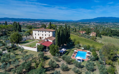 Villalta 18+2: Essen, Villa, Hazienda
