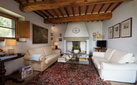 Le Volpaie 6+1: Möbel, Wand, Interior Design, Flooring, Couch, Wohnzimmer, Zuhause, Bilderrahmen, Haus, Tabelle