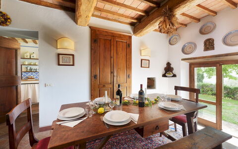 Le Volpaie 6+1: Möbel, Wand, Interior Design, Holz, Flooring, Esszimmer, Tabelle, Küche & Esszimmer Tisch, Stuhl, Zuhause