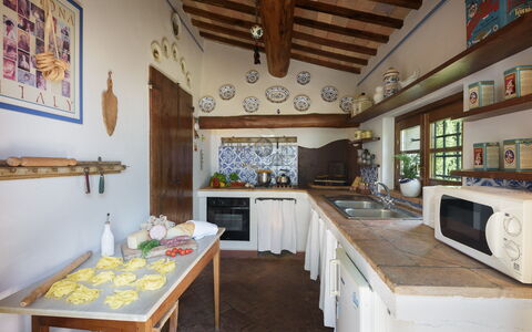 Le Volpaie 6+1: Holz, Möbel, Interior Design, Küche, Zuhause, Flooring, Decke, Zimmer, Countertop, Küche & Esszimmer Tisch