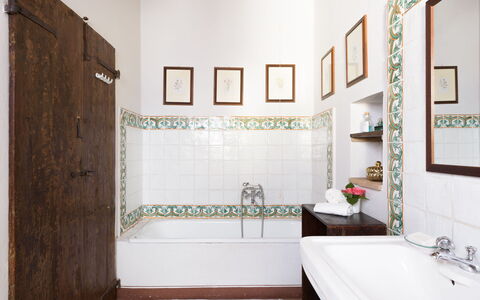 Le Volpaie 6+1: Wand, Flooring, Interior Design, Fussboden, Zimmer, Fliese, Armatur, Installation, Badezimmer, Zapfhahn