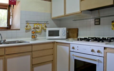 Frantusa 6+2: Küchengerät, Küche, Countertop, Major Appliance, Herd, Cabinetry, Spüle, Herd, Haushaltsgerät, Gasherd