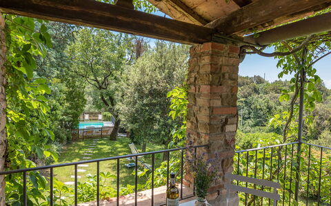 I Mandorli 8: Veranda, Garten, Schatten, Estate, Zaun, Säule, Outdoor Struktur, Hinterhof, Design, Garten