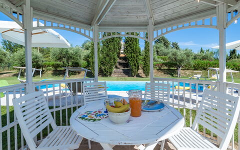 Il Podere di Fi 8: Möbel, Gartenmöbel, Stuhl, Garten, Schatten, Gazebo, Outdoor Struktur, Tisch Im Freien, Veranda, Terrasse