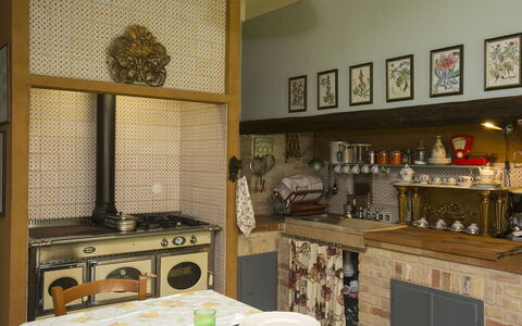 Il Podere di Fi 8: Interior Design, Möbel, Holz, Küche, Flooring, Beleuchtung, Zimmer, Fussboden, Cabinetry, Regale