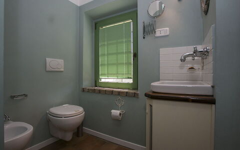 Il Podere di Fi 8: Badezimmer, Armatur, Interior Design, Bad Sink, Zapfhahn, Installation, Sinken, Fussboden, Toilette, Flooring