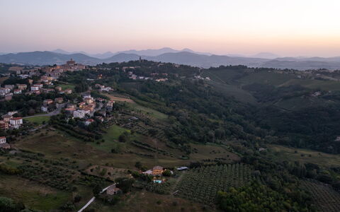 Casale Verdicchio 10+2: Hügel, Hochland, Landschaft, Ländliches Gebiet, Bergstation, Menschliche Siedlung, Terrain, Morgen, Dorf, Gebirge