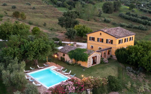 Casale Verdicchio 10+2: Schwimmbad, Estate, Resort, Hütte, Hazienda, Eco Hotel, Bauernhaus, Villa, Gartenmöbel, Garten