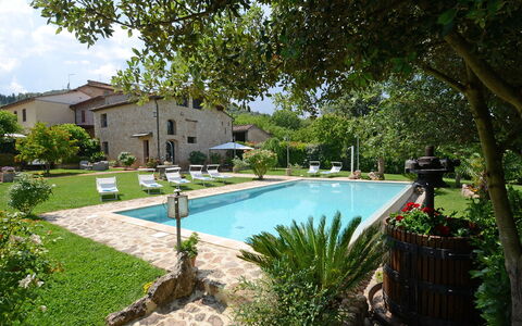 La Capanna di Franca 6+2: Schwimmbad, Wohngebiet, Haus, Resort, Estate, Menschliche Siedlung, Villa, Hazienda, Landscaping, Garten