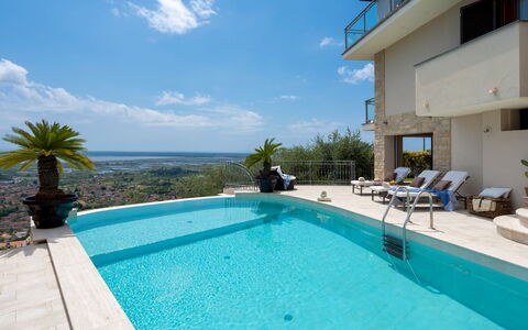 Villa Dolphin 10: Blau, Schwimmbad, Resort, Eco Hotel, Hotel, Villa, Ferienort, Balkon, Strandresort