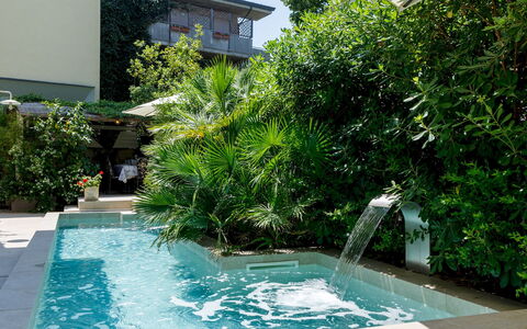 Villa Corona 8: Schwimmbad, Wasser, Resort, Water Feature, Verbundwerkstoff, Eco Hotel, Garten, Schatten, Hazienda