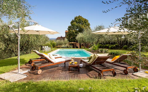 Villa Il Colle di Moriano 8: Möbel, Gartenmöbel, Resort, Garten, Sonnenliege, Stuhl, Eco Hotel, Estate, Landscaping, Schwimmbad