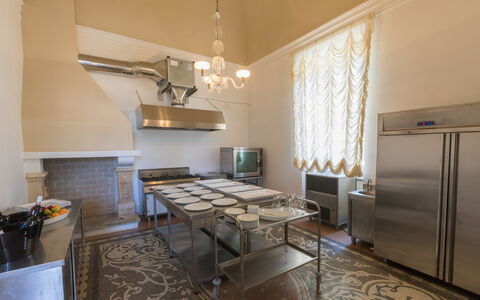 Villa Capozza 18+2: Flooring, Küche, Decke, Interior Design, Beleuchtung, Fussboden, Countertop, Küchengerät, Major Appliance, Zimmer