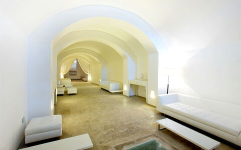 Villa Capozza 18+2: Interior Design, Flooring, Fussboden, Beleuchtung, Möbel, Decke, Couch, Wohnzimmer, Design