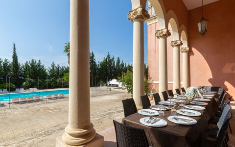 Villa Capozza 18+2: Schwimmbad, Resort, Säule, Stuhl, Estate, Hazienda, Schatten, Leuchter, Eco Hotel, Villa