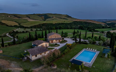 Podere Collelungo 14: Zuhause, Estate, Hütte, Bauernhaus, Villa, Hazienda, Villa, Schwimmbad, Hinterhof